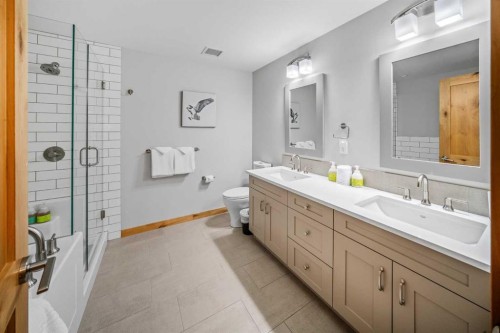 103-905 Spring Creek Drive, Canmore, AB - Indoor Photo Showing Bathroom