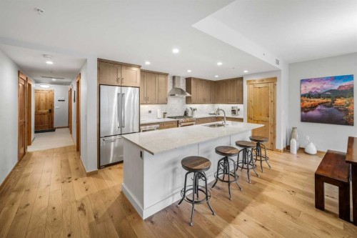 103-905 Spring Creek Drive, Canmore, AB - Indoor Photo Showing Kitchen