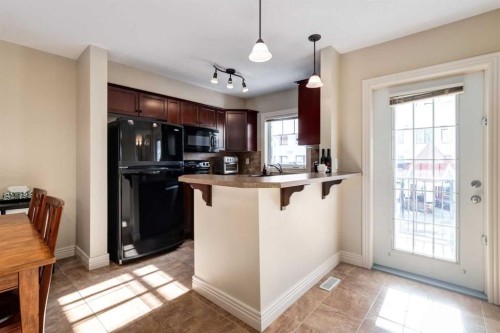 37 Royal Oak Plaza Nw, Calgary, AB - Indoor Photo Showing Kitchen
