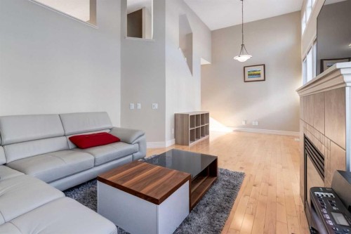 37 Royal Oak Plaza Nw, Calgary, AB - Indoor Photo Showing Living Room