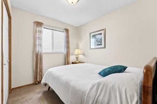 131 Citadel Mesa Close Nw, Calgary, AB - Indoor Photo Showing Bedroom