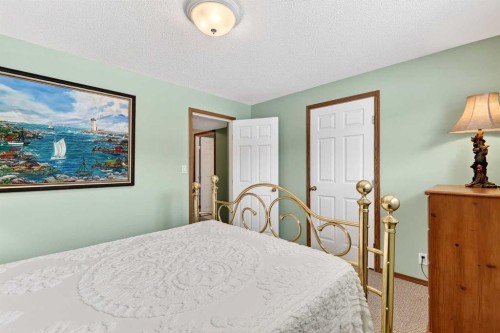 131 Citadel Mesa Close Nw, Calgary, AB - Indoor Photo Showing Bedroom