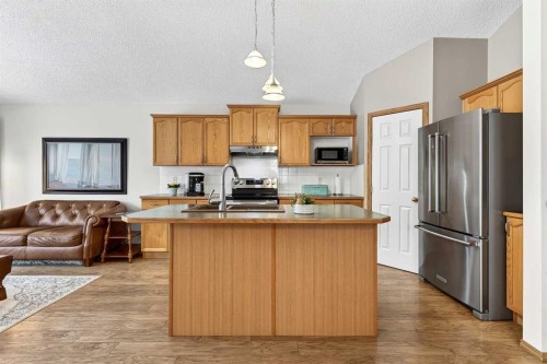 131 Citadel Mesa Close Nw, Calgary, AB - Indoor Photo Showing Kitchen