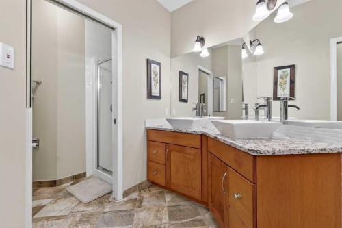 51 Cranleigh Gardens Se, Calgary, AB - Indoor Photo Showing Bathroom