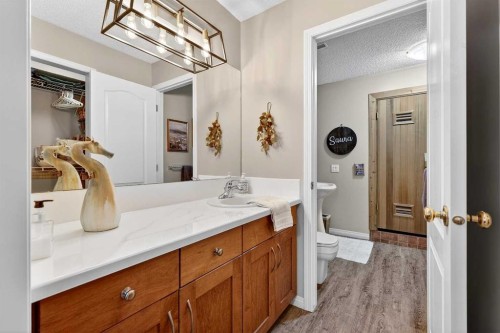 51 Cranleigh Gardens Se, Calgary, AB - Indoor Photo Showing Bathroom