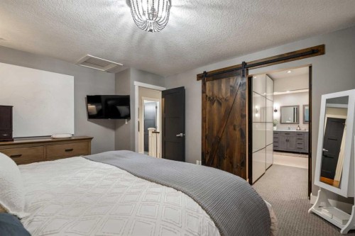 136 Lake Crimson Close Se, Calgary, AB 