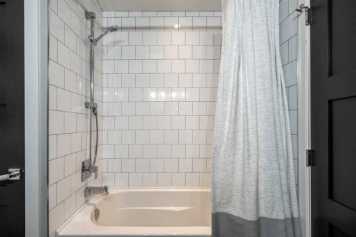 136 Lake Crimson Close Se, Calgary, AB 