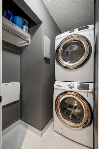 136 Lake Crimson Close Se, Calgary, AB 