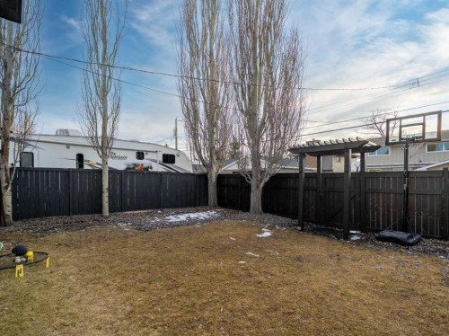 136 Lake Crimson Close Se, Calgary, AB 