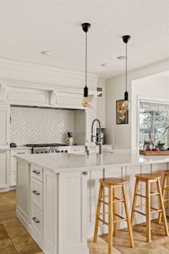 1560 Strathcona Drive Sw, Calgary, AB - Indoor Photo Showing Kitchen