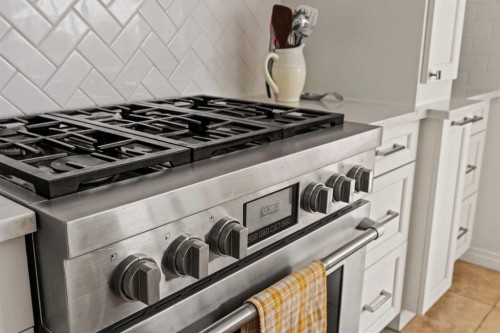 1560 Strathcona Drive Sw, Calgary, AB - Indoor Photo Showing Laundry Room