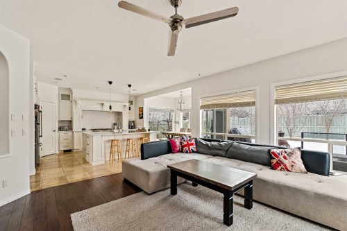 1560 Strathcona Drive Sw, Calgary, AB - Indoor Photo Showing Living Room