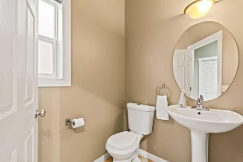 1560 Strathcona Drive Sw, Calgary, AB - Indoor Photo Showing Bathroom