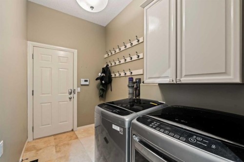 1560 Strathcona Drive Sw, Calgary, AB - Indoor Photo Showing Laundry Room