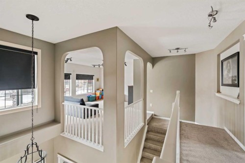 1560 Strathcona Drive Sw, Calgary, AB - Indoor Photo Showing Other Room