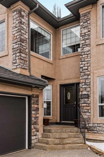 1560 Strathcona Drive Sw, Calgary, AB - Outdoor