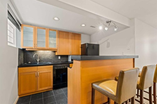 1560 Strathcona Drive Sw, Calgary, AB - Indoor Photo Showing Kitchen With Double Sink