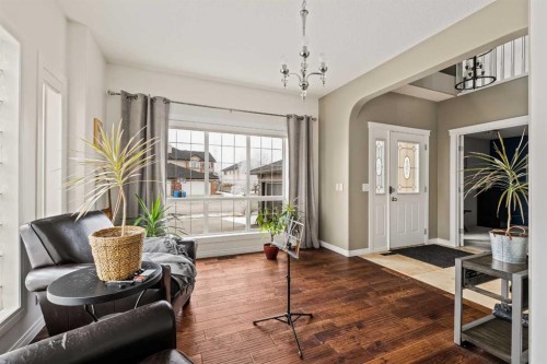 1560 Strathcona Drive Sw, Calgary, AB - Indoor Photo Showing Living Room