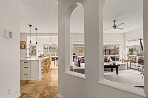 1560 Strathcona Drive Sw, Calgary, AB - Indoor Photo Showing Other Room