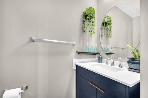 207 Elgin Meadows Gardens Se, Calgary, AB - Indoor Photo Showing Bathroom