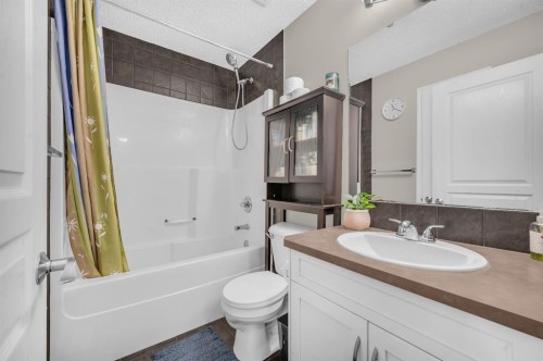 207 Elgin Meadows Gardens Se, Calgary, AB - Indoor Photo Showing Bathroom