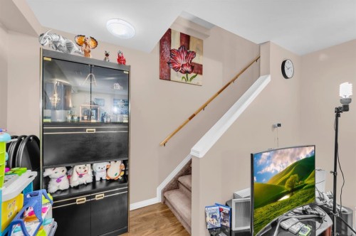 207 Elgin Meadows Gardens Se, Calgary, AB - Indoor Photo Showing Other Room