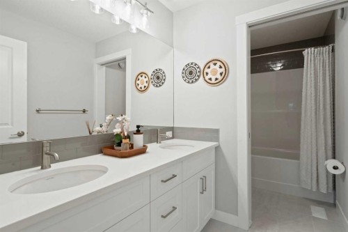 36 Cranbrook Cape Se, Calgary, AB - Indoor Photo Showing Bathroom