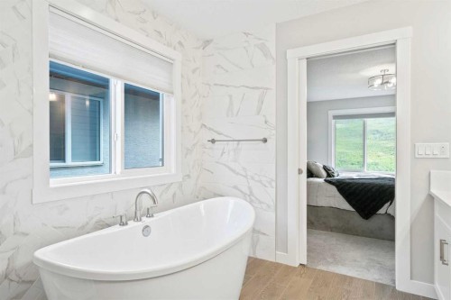 36 Cranbrook Cape Se, Calgary, AB - Indoor Photo Showing Bathroom