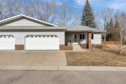 22 Vandoos Gardens NW Calgary, AB T3A 4W4