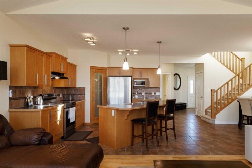 116 Rainbow Falls Grove, Chestermere, AB - Indoor Photo Showing Kitchen