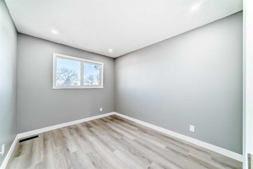 65-6100 4 Avenue Ne, Calgary, AB - Indoor Photo Showing Other Room