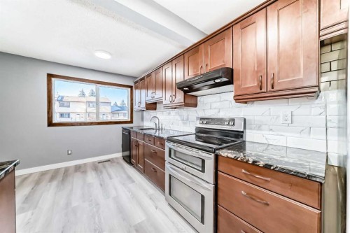 65-6100 4 Avenue Ne, Calgary, AB - Indoor Photo Showing Kitchen