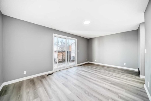 65-6100 4 Avenue Ne, Calgary, AB - Indoor Photo Showing Other Room