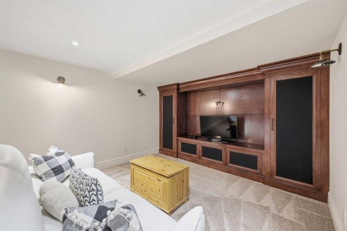 23 Deermoss Place Se, Calgary, AB - Indoor Photo Showing Living Room