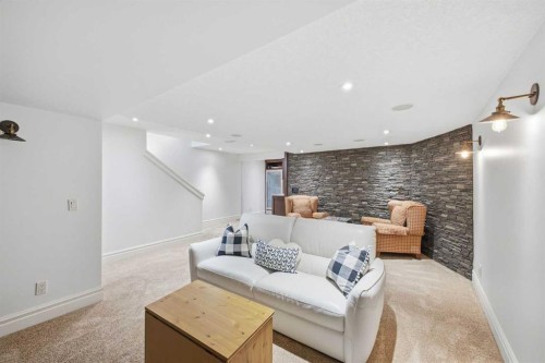 23 Deermoss Place Se, Calgary, AB - Indoor