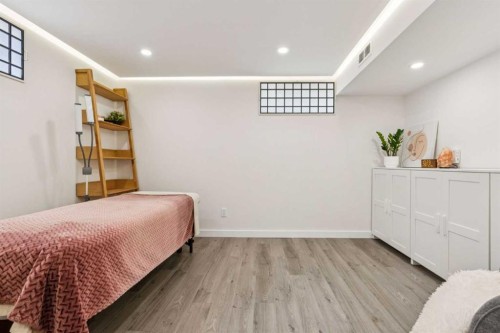 7207 Farrell Road Se, Calgary, AB - Indoor Photo Showing Bedroom