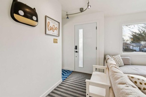 7207 Farrell Road Se, Calgary, AB - Indoor