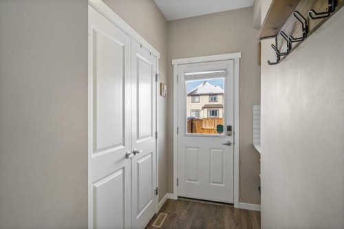 15 Masters Square Se, Calgary, AB - Indoor Photo Showing Other Room