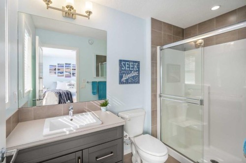 15 Masters Square Se, Calgary, AB - Indoor Photo Showing Bathroom