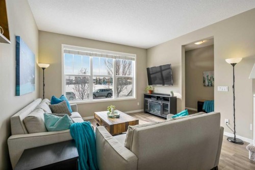 15 Masters Square Se, Calgary, AB - Indoor Photo Showing Living Room