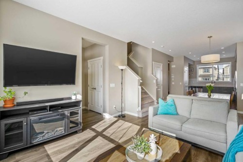 15 Masters Square Se, Calgary, AB - Indoor Photo Showing Living Room