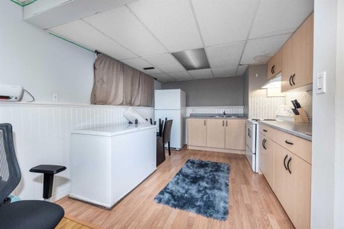 100 Whitehaven Road Ne, Calgary, AB - Indoor Photo Showing Laundry Room