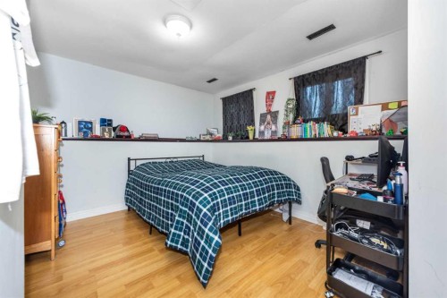 100 Whitehaven Road Ne, Calgary, AB - Indoor Photo Showing Bedroom