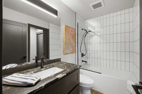 38 Sunrise Way, Priddis Greens, AB - Indoor Photo Showing Bathroom