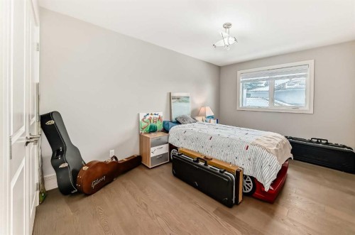 56 Patterson Crescent Sw, Calgary, AB - Indoor Photo Showing Bedroom