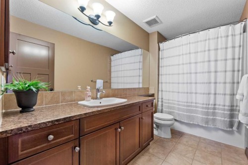 140 Mahogany Terrace Se, Calgary, AB - Indoor Photo Showing Bathroom