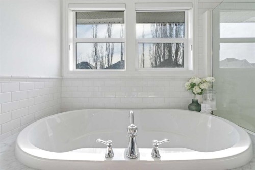 161 Mahogany Square Se, Calgary, AB - Indoor Photo Showing Bathroom