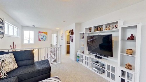 163 Sundown Crescent, Cochrane, AB - Indoor Photo Showing Living Room