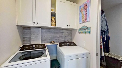 163 Sundown Crescent, Cochrane, AB - Indoor Photo Showing Laundry Room