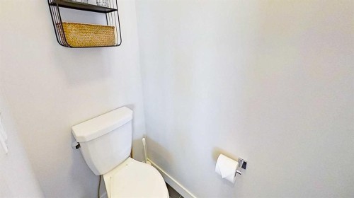 163 Sundown Crescent, Cochrane, AB - Indoor Photo Showing Bathroom